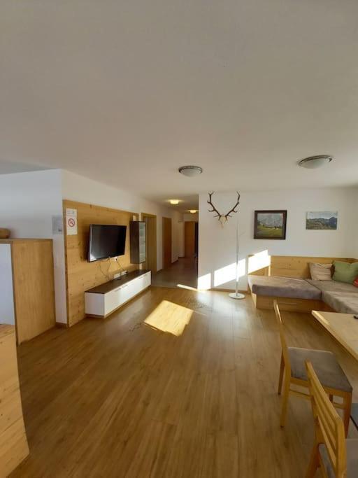 Grosszuegiges Apartment Georg Mayrhofen Barrierefrei Hollenzen Екстер'єр фото