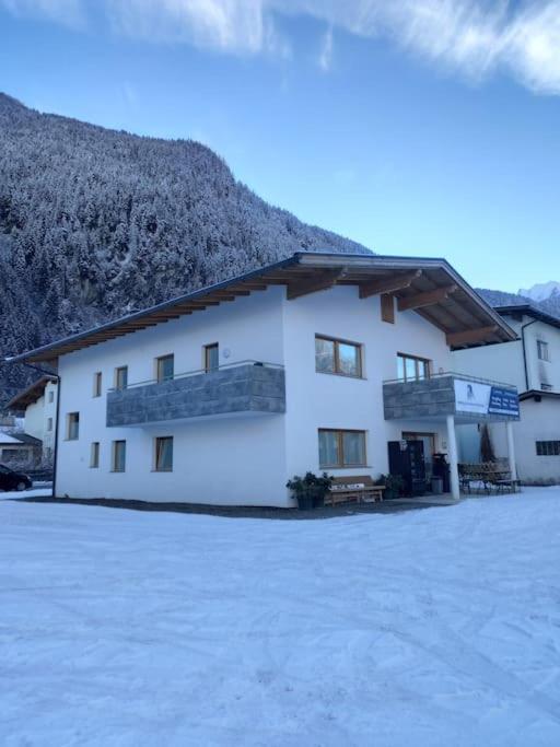 Grosszuegiges Apartment Georg Mayrhofen Barrierefrei Hollenzen Екстер'єр фото