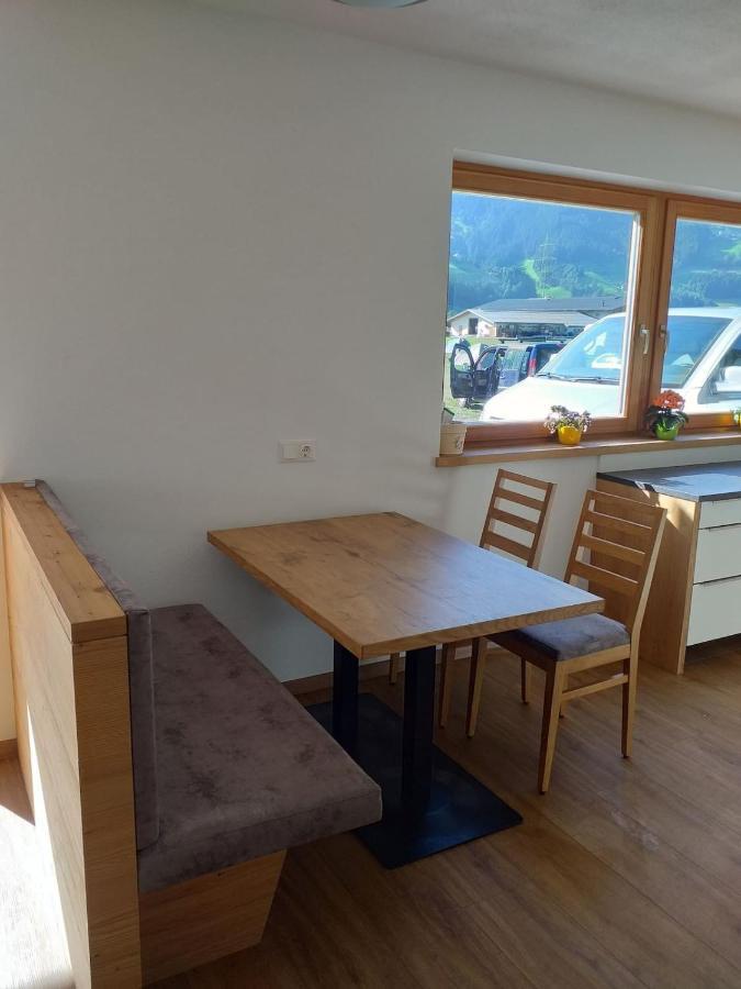 Grosszuegiges Apartment Georg Mayrhofen Barrierefrei Hollenzen Екстер'єр фото